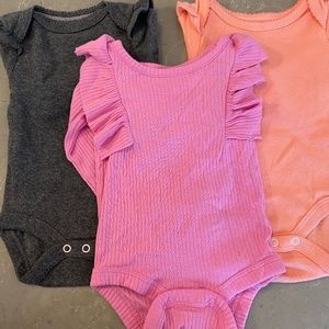 Newborn Long Sleeve Onesies (3)